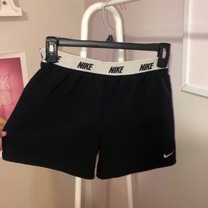 Youth Large Black Nike Shorts🖤